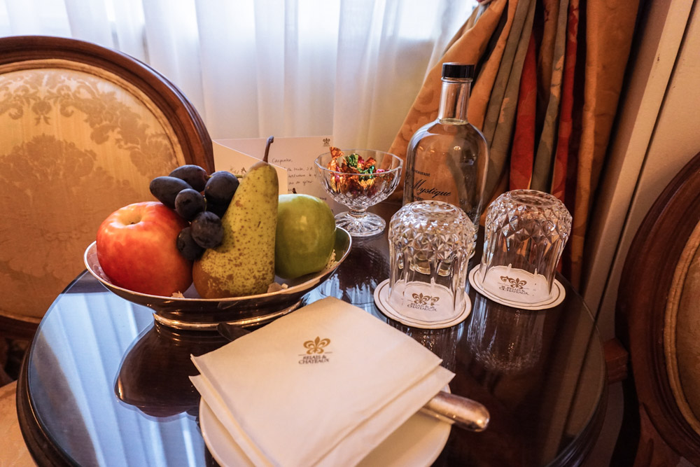 Hotel Heritage amenities, fruit basket