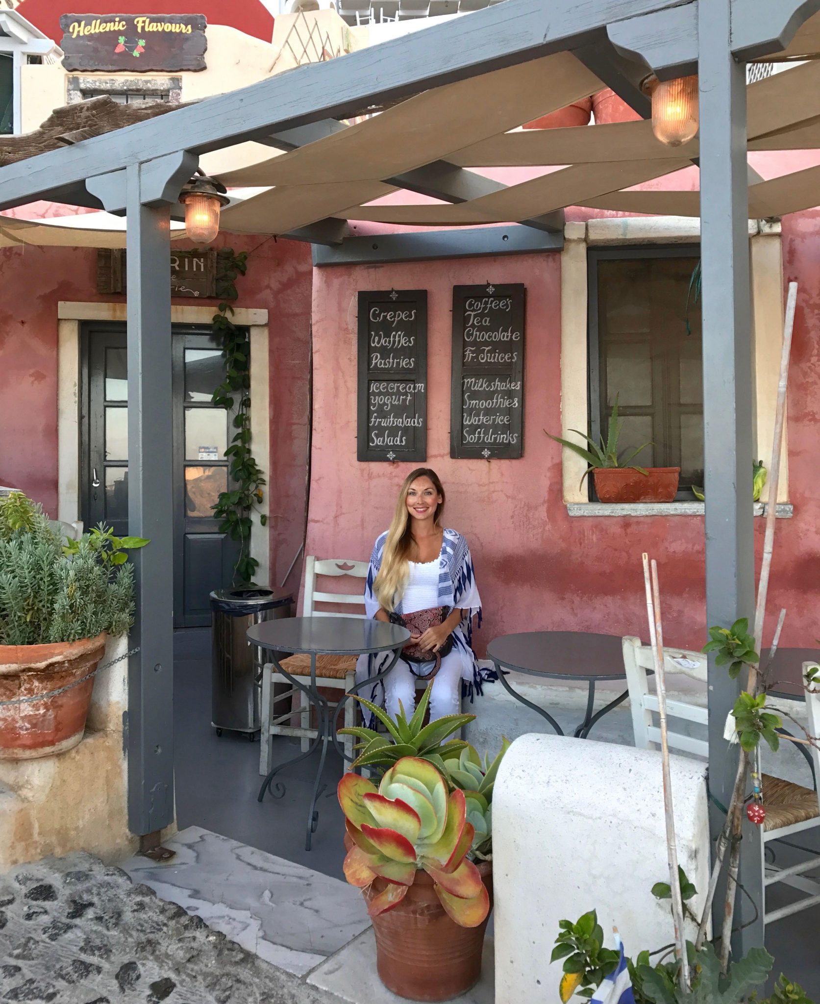 Vitrin Cafe and Creperie Oia Santorini
