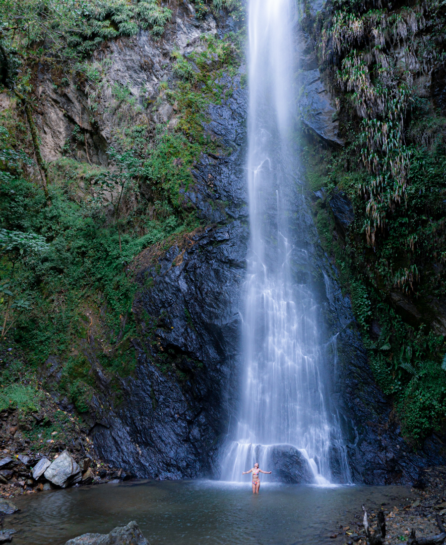 Glamping Lumbre colombia private waterfall